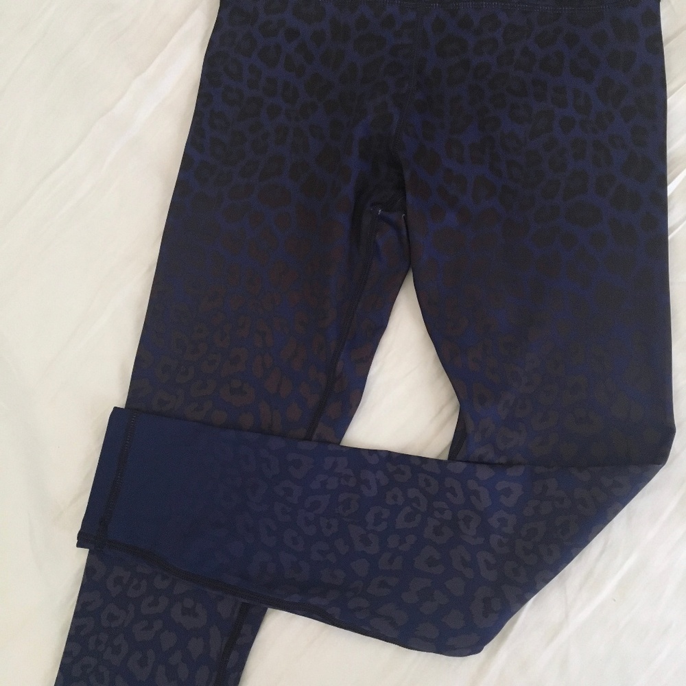 Vie Active Dark Blue Leopard Leggings